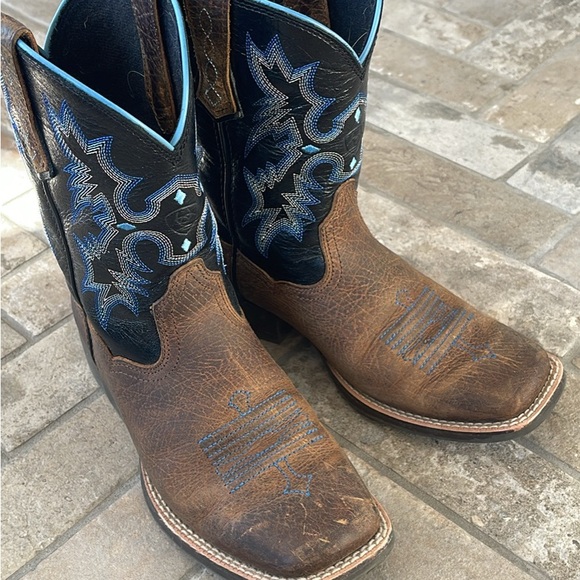 Ariat Brown and Black Western Boots - Picture 1 of 4